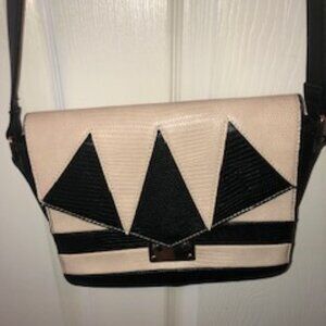 *EUC* Topshop Black and White Zigzag Crossbody